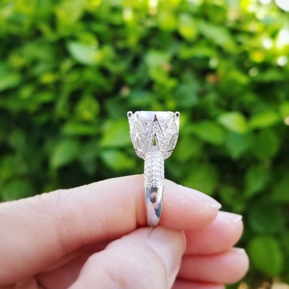 NEW 8 CARAT S925 SIMULATED DIAMOND CROWN RING - Picture 4 of 7